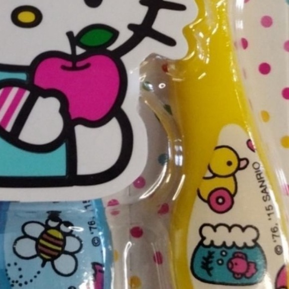 100% Authentic HELLO KITTY Sanrio toothbrushes 3xpack - Picture 5 of 6
